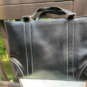 Ellen Tracy black leather purse
